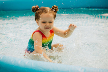 Fototapeta na wymiar Portrait of babygirl in swimming pool.
