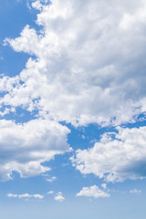 Obraz premium White fluffy clouds in the blue sky in summer