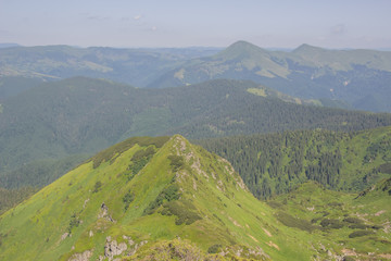 Obraz premium Trekking in the Carpathians, Hike to the border between Ukraine and Romania from Pop Ivan Marmarassky to Pop Ivan Chernogorsky.