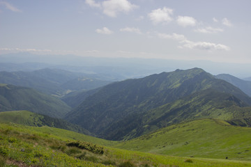 Fototapeta premium Trekking in the Carpathians, Hike to the border between Ukraine and Romania from Pop Ivan Marmarassky to Pop Ivan Chernogorsky.