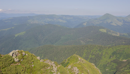 Obraz premium Trekking in the Carpathians, Hike to the border between Ukraine and Romania from Pop Ivan Marmarassky to Pop Ivan Chernogorsky.