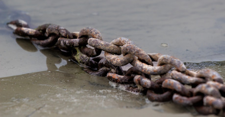 Photo picture background texture of a naval old rusty chain link