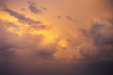 Obraz premium very beautiful orange sunset sky with clouds.