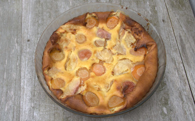 clafoutis aux pêches et abricots d'été