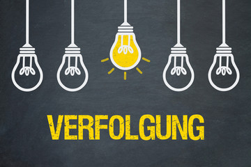 Verfolgung / Tafel mit Glühbirnen