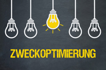 Zweckoptimierung / Tafel mit Glühbirnen