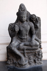 Obraz premium Six armed Avalokitesvara, from 10th century found in Nalanda, Bihar now exposed in the Indian Museum in Kolkata, West Bengal, India