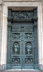 Fototapeta premium Huge art door of St. Isaac's cathedral, Russia