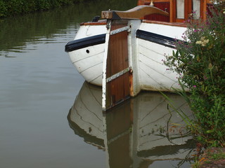 Fototapeta na wymiar Boat Reflection