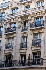 Fototapeta na wymiar Facade of a traditional apartmemt building in Paris, France