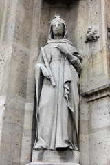 Obraz premium Saint Bathilde statue, Saint Germain l'Auxerrois church, Paris