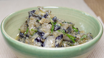 茄子の味噌炒め、シソの葉入り