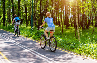 Naklejka premium Cyclist ride on the bike path in the city Park 