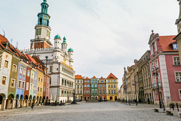 Fototapeta na wymiar Historic town hall architecture in Poznan
