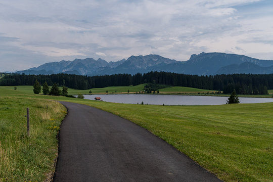 Attlesee Nesselwang im Allg&auml;u - Berge / Alpen im Hintergrund	