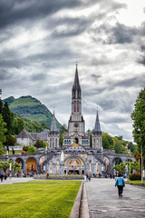 Fototapeta na wymiar Basilica of our Lady of the Rosary in Lourdes, France