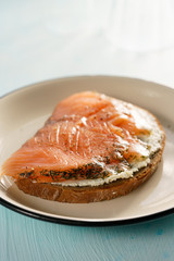 Rye toasts with cream cheese, smoked salmon and ground pepper