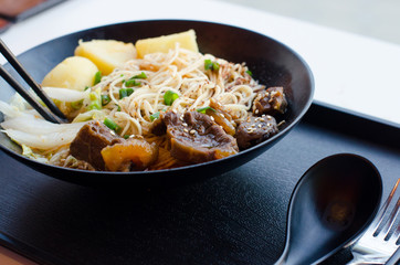 Closeup of a bowl of beef and vegetable stir fry.