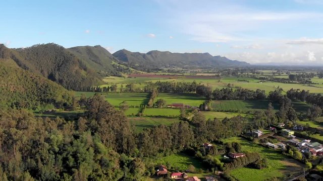 video paisaje montañas drone 4k
