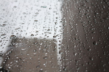 Vidrio con gotas de lluvia