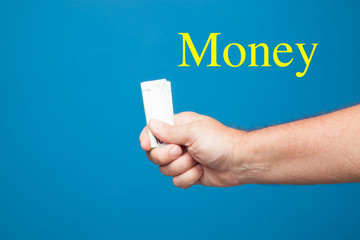 Dinero en la mano de una persona, acción de pagar o de cobrar o de invertir, quizás son los...
