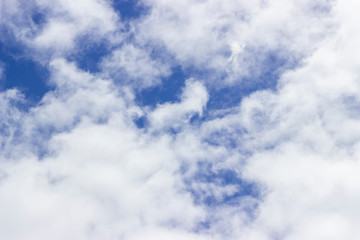 Las nubes y el cielo