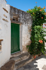 Alte bunte Türe und Fassade auf Naxos Griechenland