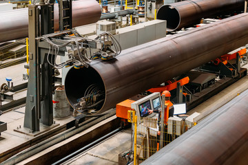 Steel pipe internal seam welding by longitudinal tack welding machine