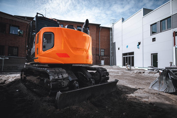 Bagger orange von hinten