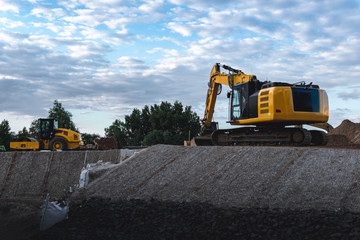 Bagger und Radlader