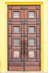 Obraz na płótnie Canvas large double lacquered wooden door in red-brown color