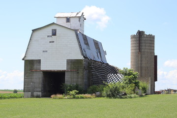 Old Barn and Silo in the Midwest 2019