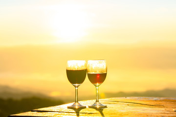 Drink warm drinks at sunrise by touching the coolness on the summit.