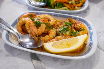 Cooked Shrimp Served with Lemon Wedge