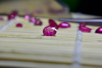  Ruby sapphire, elegant red, expensive For making expensive jewelry