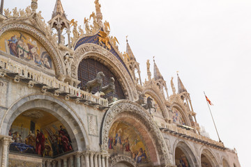 Naklejka premium cathedral on piazza san marcos venecia 