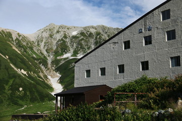 立山連峰　雷鳥沢ヒュッテと富士ノ折立