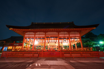 Fototapeta premium 京都 伏見稲荷大社の夜景