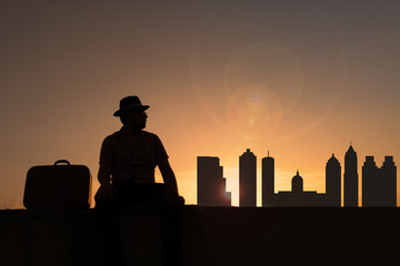 Traveler facing the skyline of the city of Atlanta in the United States