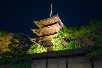 京都　東寺の五重塔　夜景