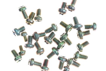 散乱する短い機械ねじ