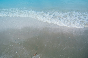 Obraz premium Wave of water splash on the sea beach