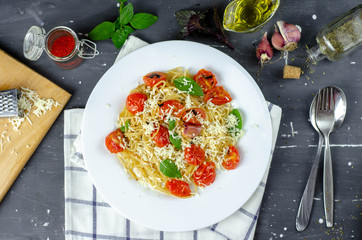 Fresh pasta with garlic Cherry Tomatoes and basil. Delicious Pasta Plate. Spaghetti. Italian food. Italy. Roma. Fine dining. Healthy food. Vegetarian. Healthy food