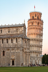 der schiefe Turm von Pisa im Sommer