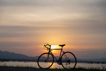 Fototapeta na wymiar bike silhouette at the sunset near sea