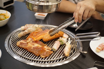 A man grilled chicken with vegetables on plate.