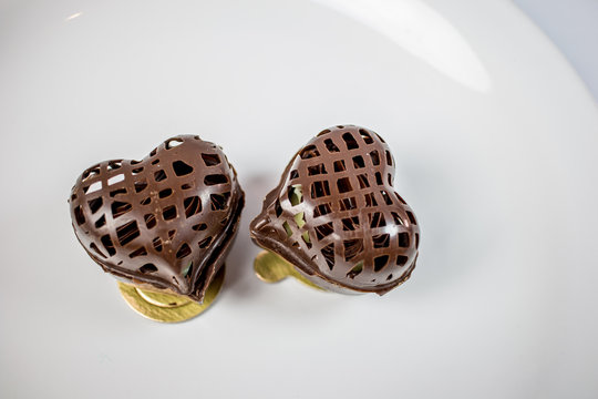 Baskets made with chocolate with sweetened condensed milk and chocolate inside, on a golden base. Abrir no Google Tradutor	 Feedback Resultados da Web Google Tradutor https://translate.google.com.br/?