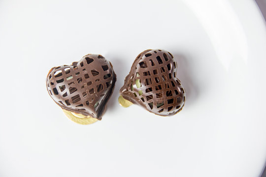 Baskets made with chocolate with sweetened condensed milk and chocolate inside, on a golden base. Abrir no Google Tradutor	 Feedback Resultados da Web Google Tradutor https://translate.google.com.br/?