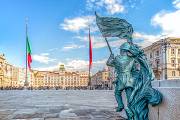 Blick vom Denkmal für die Befreiung auf das Rathaus