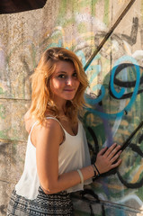 Naklejka premium ragazza bionda